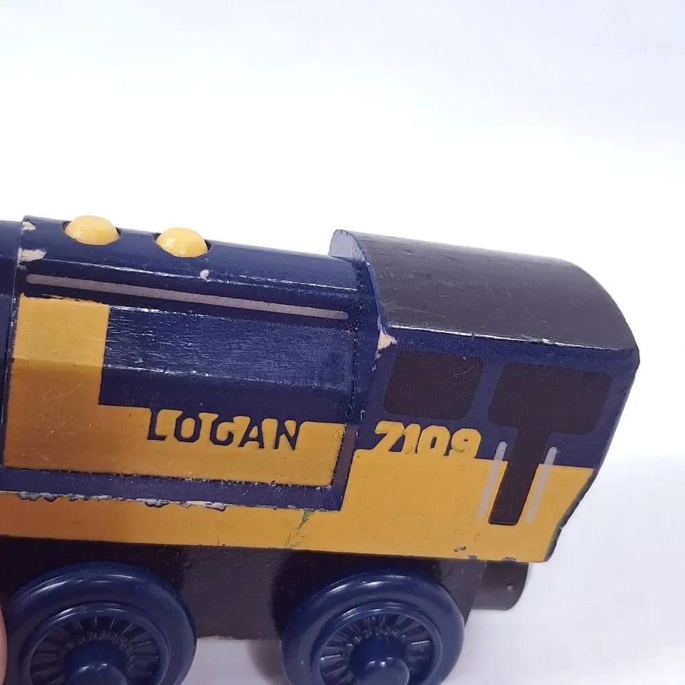 Thomas & Friends Wooden Railway Logan cbn22 yellow blue Train Tank Engine wood